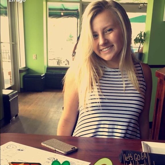 Profile Picture of Dalys Peeler (@dalyspeeler) on Poshmark