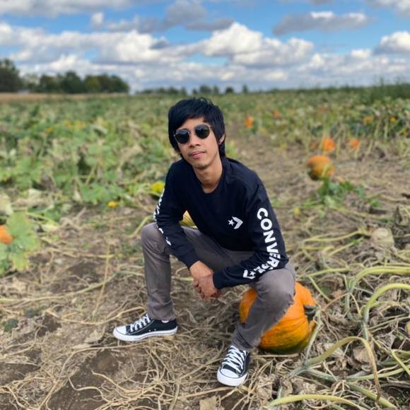 Profile Picture of Atos Atos (@muhammad_isra16) on Poshmark