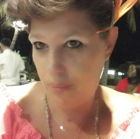 Profile Picture of Lishelle Williams (@lishelle) on Poshmark