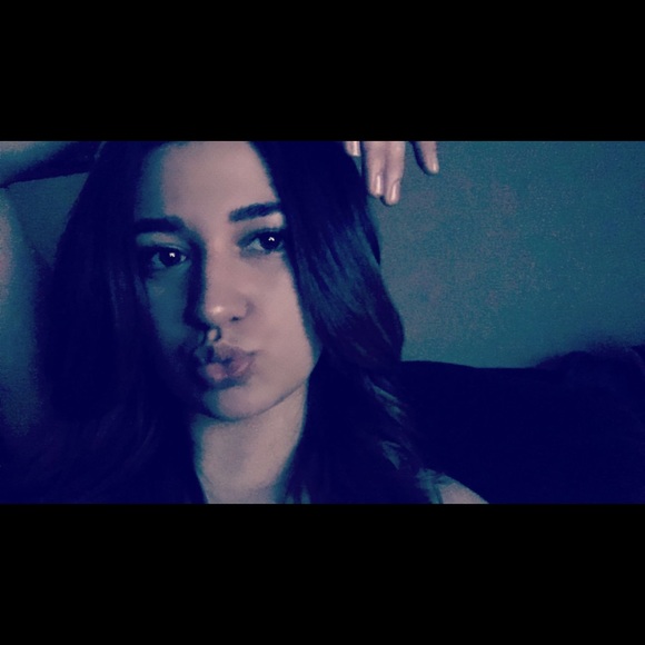 Profile Picture of Paula Dimella (@paulad15) on Poshmark