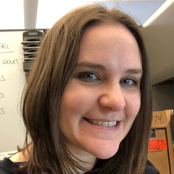 Profile Picture of Lillian Blizard (@lblizard86) on Poshmark