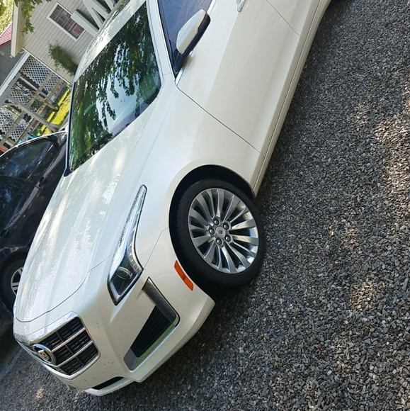 Profile Picture of Danielle Wooton (@dwooton) on Poshmark