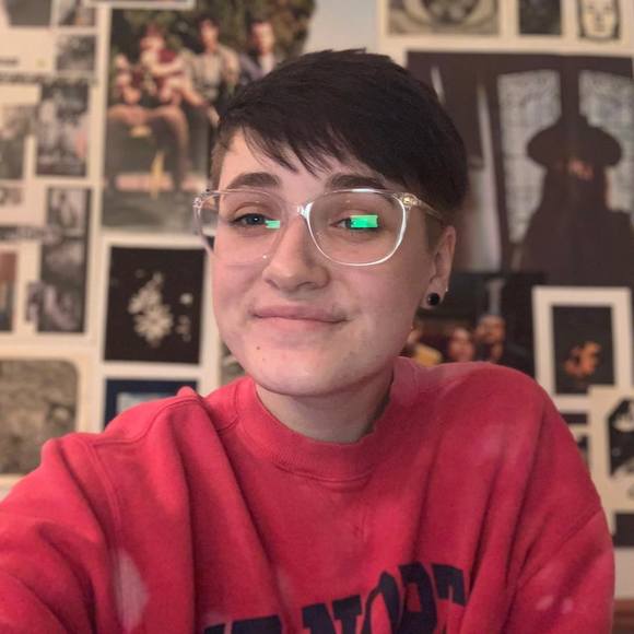 Profile Picture of Meg Barry (@megwantsfood) on Poshmark