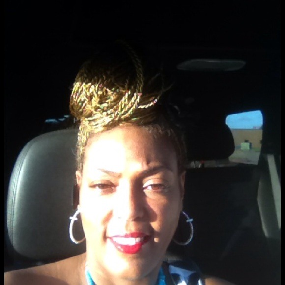 Profile Picture of Shemica Perrino (@shemicaperrino) on Poshmark