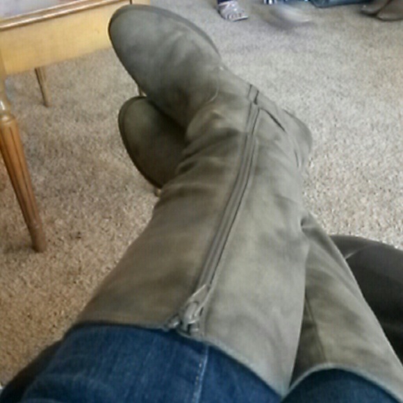 Profile Picture of Courtney Allsman (@aslgurl) on Poshmark