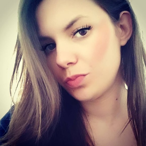 Profile Picture of Josiane Alves (@josi_corte) on Poshmark