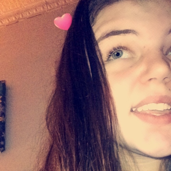 Profile Picture of Sam Parsons (@sammi434) on Poshmark