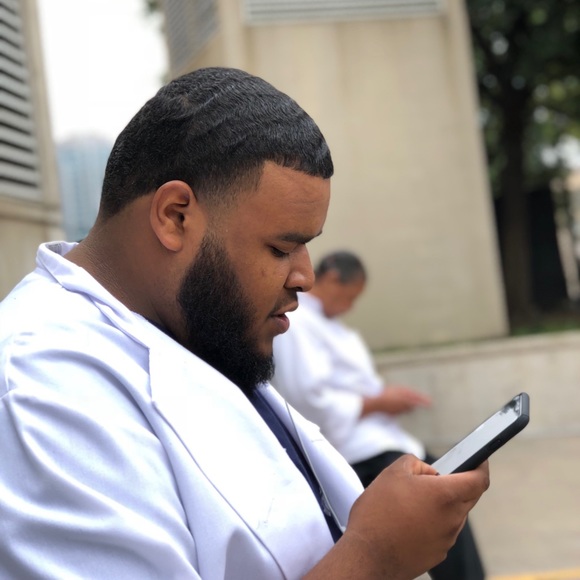 Profile Picture of Joe Jauregui (@guwop_joe) on Poshmark