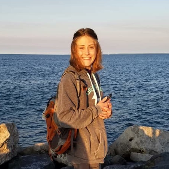 Ellie Asbach - Poshmark Profile Picture of Ellie Asbach (@ellieasbach) on Poshmark