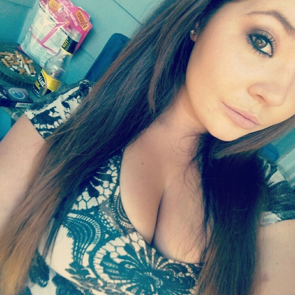 Profile Picture of Mackenzie Werbelo (@kenziemae1796) on Poshmark