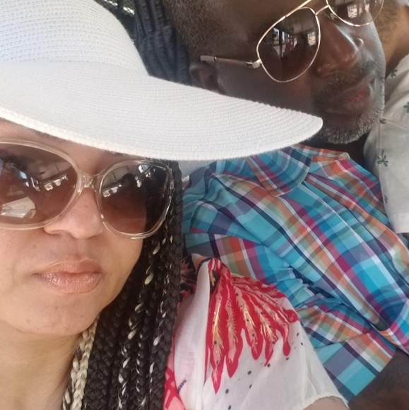 Profile Picture of Robin Yarbrough (@ryarby77) on Poshmark