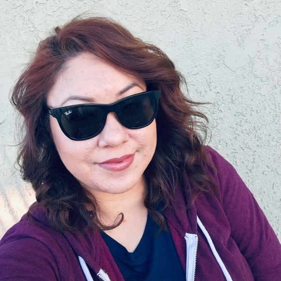 Profile Picture of Beatrice Gutierrez (@beagrateful) on Poshmark