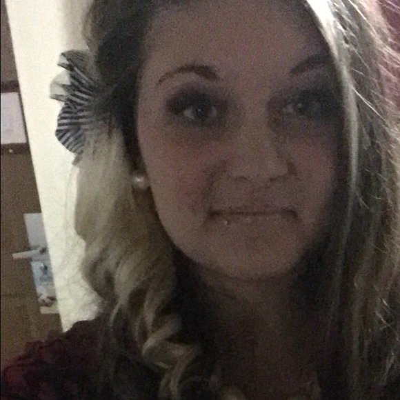 Profile Picture of Lexie Ulmen (@l3x13lu) on Poshmark