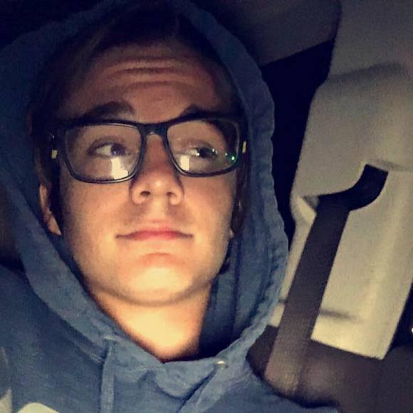 Profile Picture of Brandon Hussing (@brandonhussing) on Poshmark