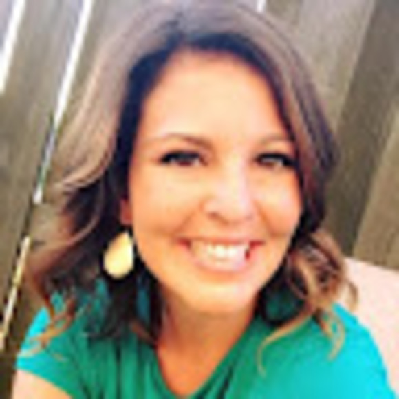 Profile Picture of Lindsey Tibbs (@lindsey_tibbs) on Poshmark