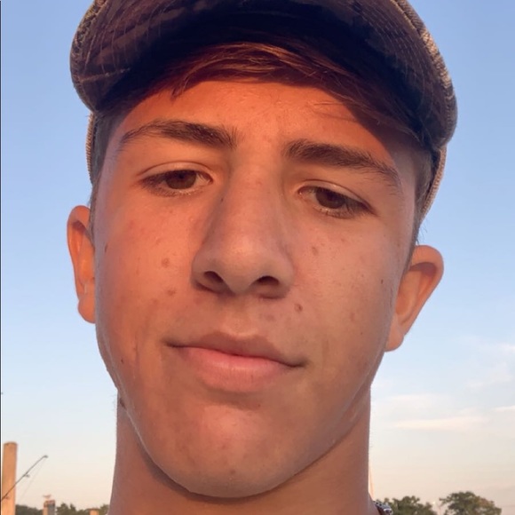 Profile Picture of David Loniewski (@dloniewski24) on Poshmark