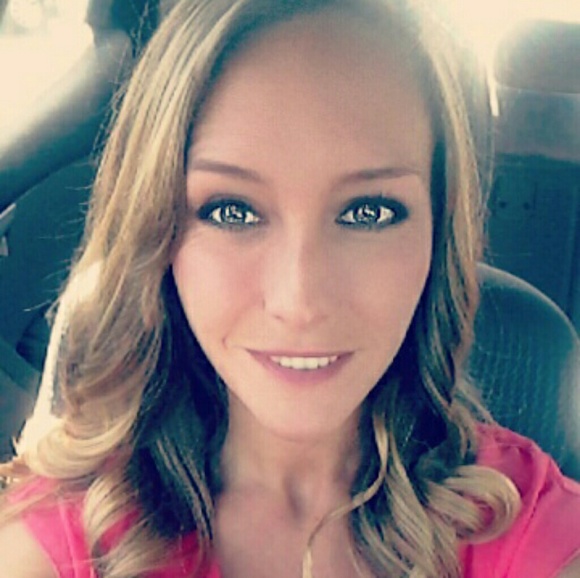 Profile Picture of Tina Seebaran (@tinaseebaran) on Poshmark