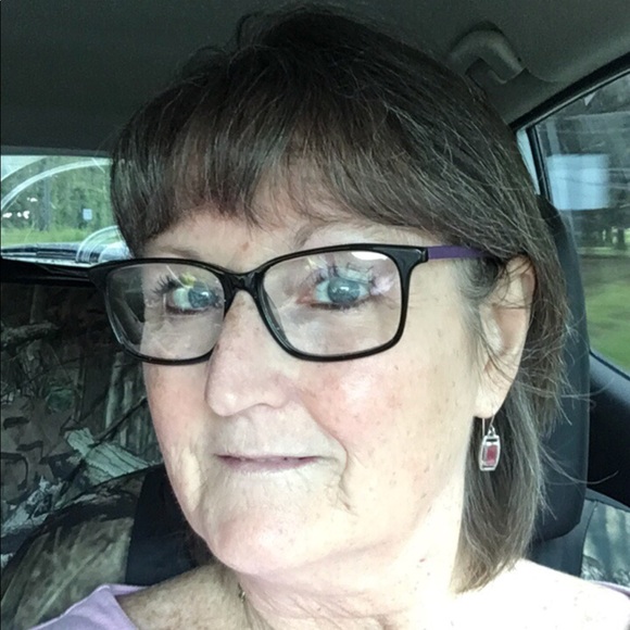 Profile Picture of Dellane Chason (@deljam1123) on Poshmark