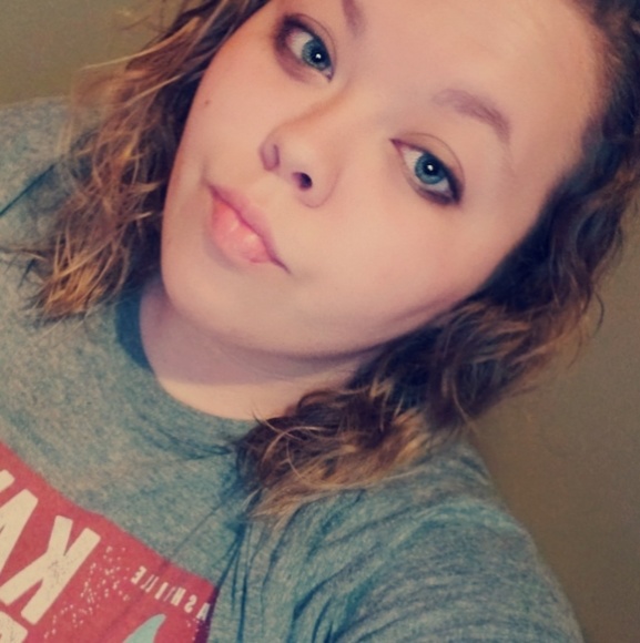 Profile Picture of Adriana Gillihan (@adrianag714) on Poshmark