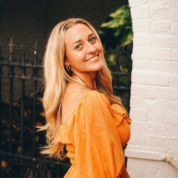 Profile Picture of Lauren Fatigate (@laurenfatigate) on Poshmark