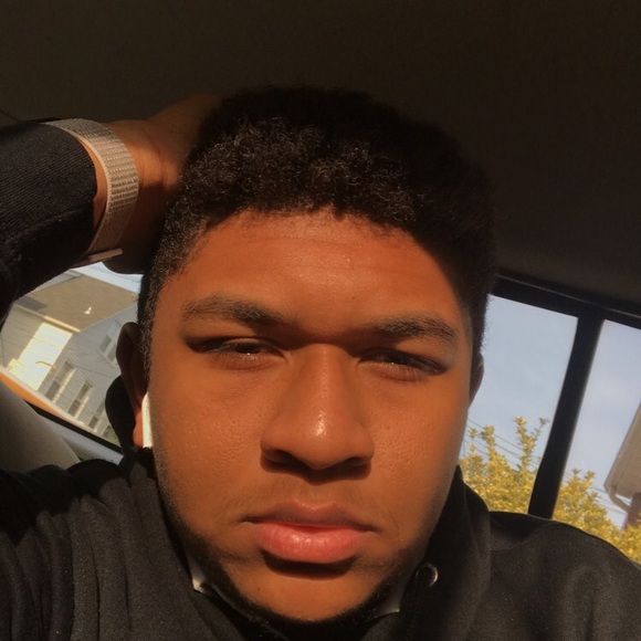 Profile Picture of Andrew Valencia (@ynvgboyandrew) on Poshmark