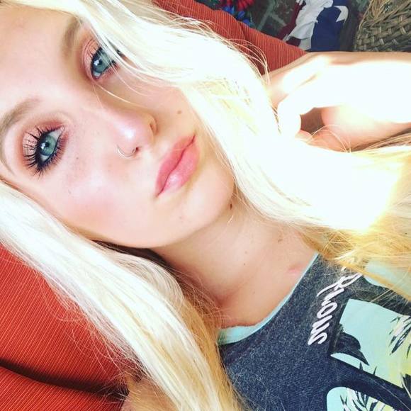 Profile Picture of Amanda Isham (@amandaisham) on Poshmark