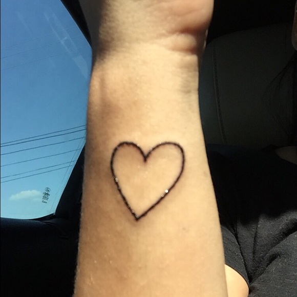 Profile Picture of Jannette Navarro (@jannette20) on Poshmark