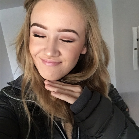 Profile Picture of Maria Radulescu (@mariarad17) on Poshmark