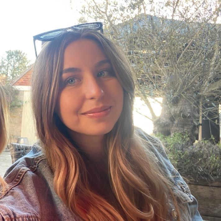 Profile Picture of Simone Mackenzie (@simsmackenzie) on Tiktok