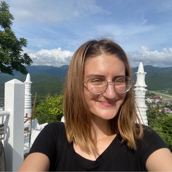 Profile Picture of Claira Schroter (@csschroter) on Poshmark