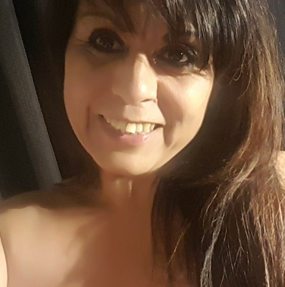 Profile Picture of Vickie Cardona (@cardona1) on Poshmark