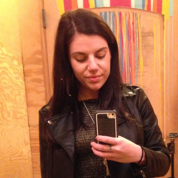 Profile Picture of Victoria Pfaff (@pfaffy11) on Poshmark