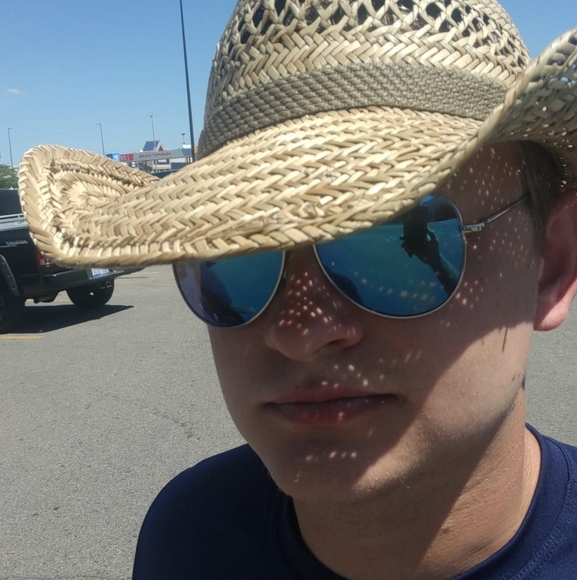 Profile Picture of Chase Robinson (@dirtdigger466) on Poshmark