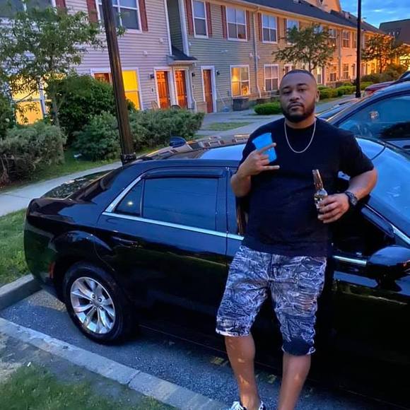 Profile Picture of Luvell Vell (@luvellvell) on Poshmark