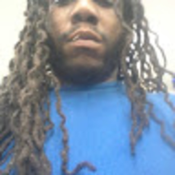 Profile Picture of Rell Swinton (@rellrelltpgc) on Poshmark