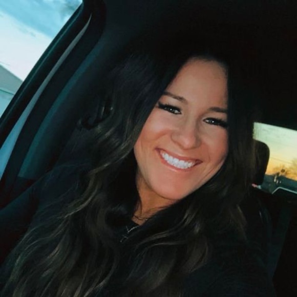 Profile Picture of Jessica Akery (@xcrazycowgirl) on Poshmark