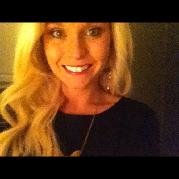 Profile Picture of Kristen Scolari (@kristenscolari) on Poshmark