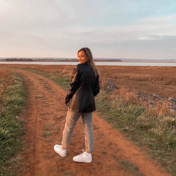 Profile Picture of Julia Mcintosh (@julia_mcintosh) on Poshmark
