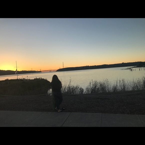 Profile Picture of Angie Lavely (@angiela143) on Poshmark