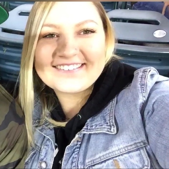 Profile Picture of Joelle Demonte (@joelle510) on Poshmark