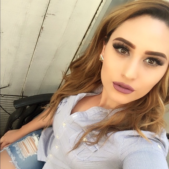 Profile Picture of Martha Ceniceros (@marthacen28) on Poshmark