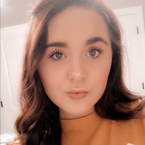 Profile Picture of Hannah Allison (@hallison1) on Poshmark