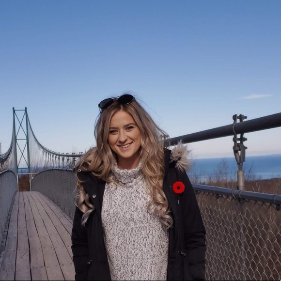 Alexa Wade - Poshmark Profile Picture of Alexa Wade (@alexawade842) on Poshmark