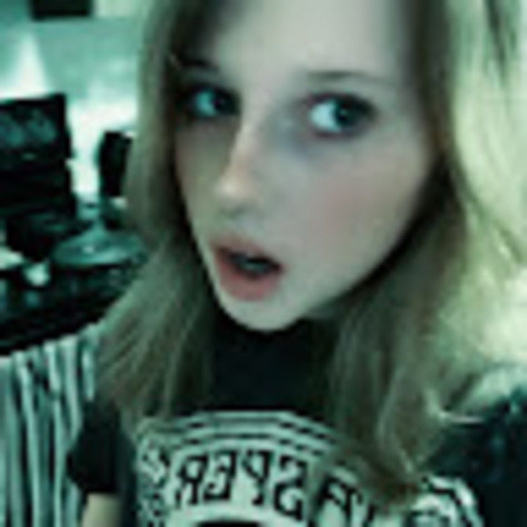 Profile Picture of Shayna Delorey (@shaynadelorey11) on Poshmark