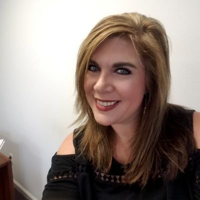 Profile Picture of Lindsey Groomes (@@LindzG1980) on Twitter