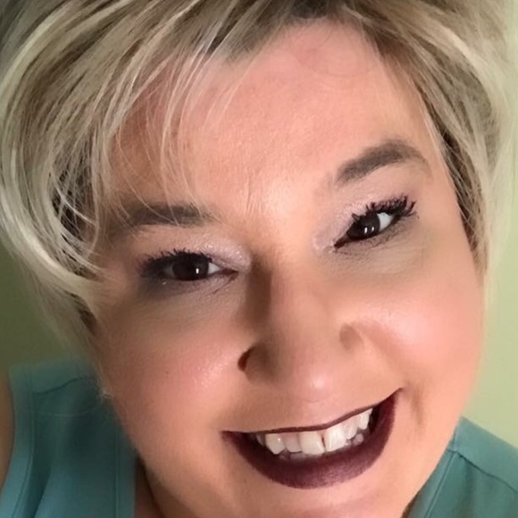 Profile Picture of Theresa Labreck (@mamsyl) on Poshmark