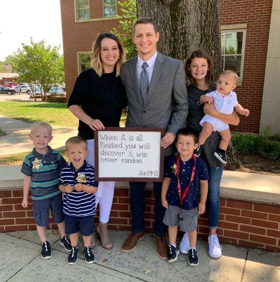 Tyler Truett - Poshmark Profile Picture of Tyler Truett (@teatruett) on Poshmark