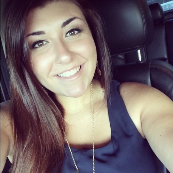 Profile Picture of Jenna Wilcox (@jennapaigeee) on Poshmark