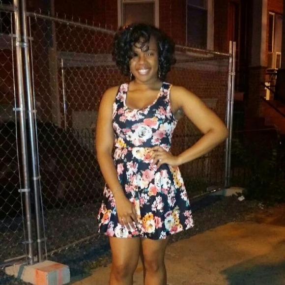 Profile Picture of Aisha Watts (@chichi_149) on Poshmark