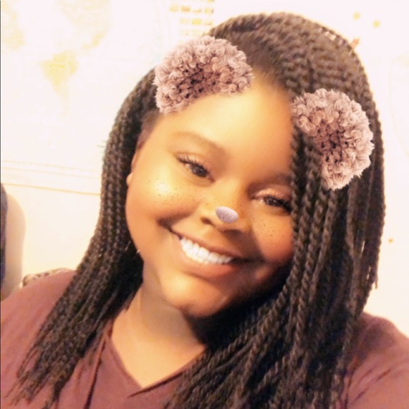 Profile Picture of Layla Truitt (@layla_truitt) on Poshmark
